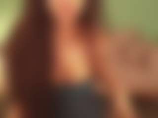 Live cam show with Emma-Wilson - Curvy Teen (18+) on Camversity