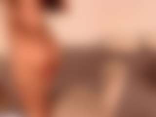 Live cam show with Emma-Wilson - Teen (18+) on Camsoda