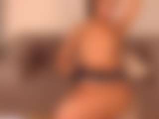 Live cam show with Emma-Wilson - Striptease on Soda Cam