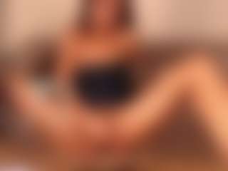 Live cam show with Emma-Wilson - Flashing on Soda Cam