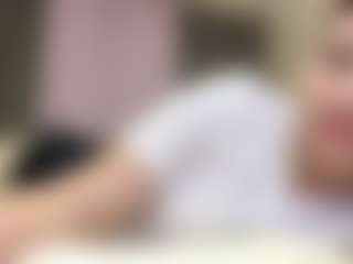 Live cam show with LaurenceMezzinni - Shaved Pussy Curvy on Camsoda