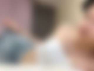Live cam show with LaurenceMezzinni - College Curvy on Camiplay Live