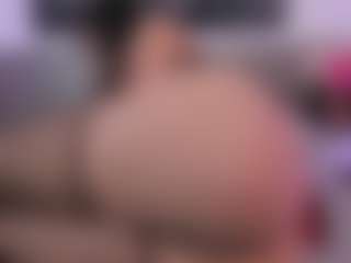 Live cam show with MilyMoretti - Tease on liverealitysex.com