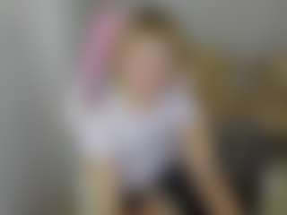 Live cam show with MiaCurlss - Petite on sexylive.show
