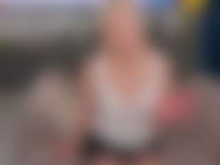 CharityKintzer's Live Sex Cam Show