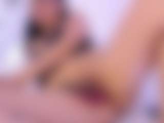 Live cam show with SiennaFoxx - Shaved Pussy Brown Hair on StripNow