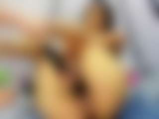Yaya-fox69's Live Sex Cam Show