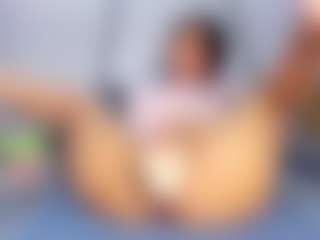 Yaya-fox69's Live Sex Cam Show