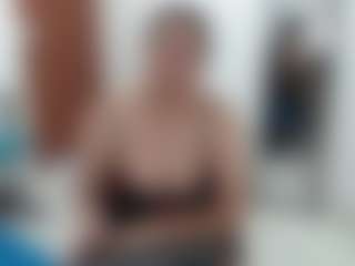 Laura23foxx's Live Sex Cam Show