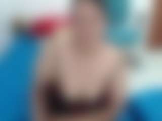 Laura23foxx MILF webcam performer live streaming
