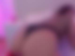 Live cam show with Katyvega - Fingering on CamClone