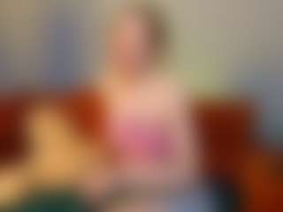 Live cam show with EsmeSnowKitty - Petite Teen (18+) on dropp.cam