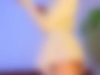 Live cam show with EsmeSnowKitty - Brown Eyes Blonde Hair on live.xbliss.ai