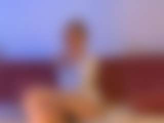 Live cam show with EsmeSnowKitty - College Mature on live.xheat.ai