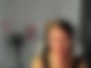 Live cam show with SamanthaDiamond - White MILF on CamwithHer