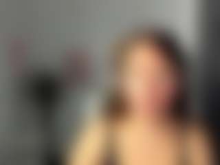 Live cam show with SamanthaDiamond - Brown Hair on fuklive.com