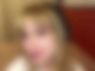 Live cam show with AuroreGlaeser - Curvy Small Tits on Soda Cam