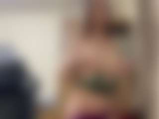 Live cam show with Emily - Orgasm on Dolls Live