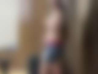 Live cam show with Emily - Cum Curvy on Camsoda