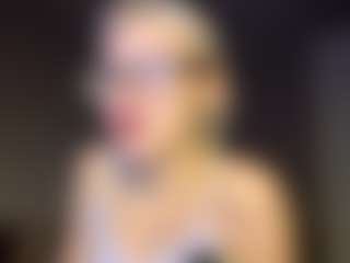 Live cam show with Sarah - Normal on Cam Slut