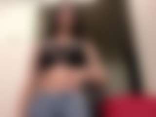EleaseBabicz's Live Sex Cam Show