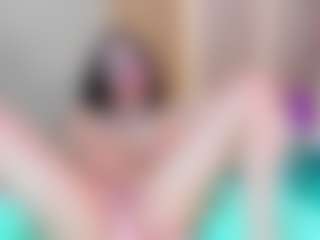 Live cam show with Nahomi-Baxter - Suck on TeamSkeetLive
