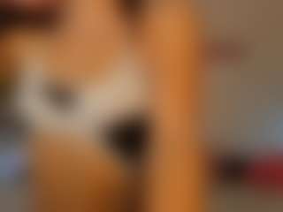 AnnieLaivly's Live Sex Cam Show