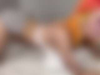 Live cam show with DioneWeymouth - Athletic Shaved Pussy on Camiplay Live