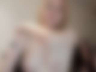 Live cam show with SparkleEmery - Drinking on Milfs Live