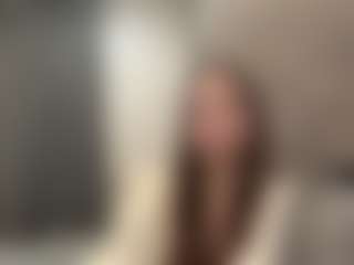 Spettacolo in cam dal vivo con Milana - Average su Camsoda
