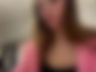 Live cam show with MagaretConliffe - Shaved Pussy on CamwithHer