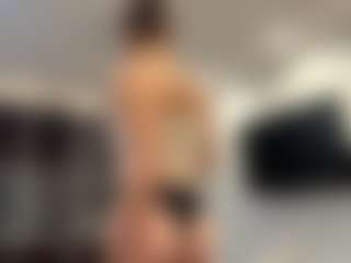 SynthiaBlanch's Live Sex Cam Show