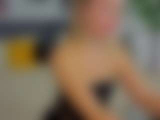 Live cam show with Evange1na - Pornstar Public on justonemore.cc