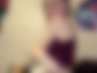 Live cam show with DeeannVrazel - Freak on Camsoda