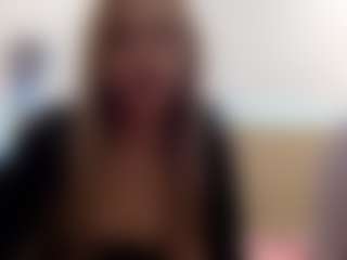 Live cam show with Siennapop - Blonde Hair on Mixed Magazine Live