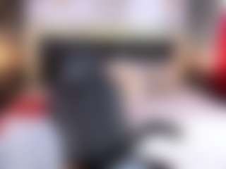 Spettacolo in cam dal vivo con Emma-18 - Submissive su Camsoda