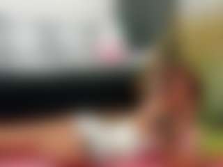 Live cam show with CaroleBorello - Green Eyes on Milfs Live