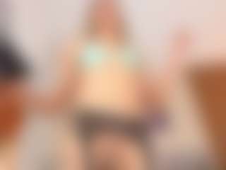 Live cam show with isabella-saaenz - Facial on Camsoda
