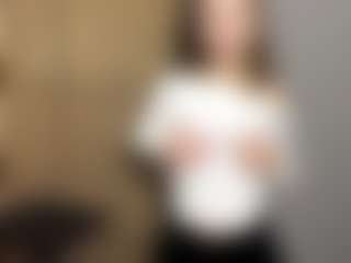 Live cam show with Stella - Petite on StripNow
