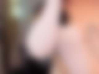 LaurisTits's Live Sex Cam Show
