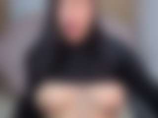 LaurisTits's Live Sex Cam Show