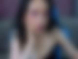 RoxxeMilf MILF webcam performer live streaming