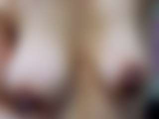RoxxeMilf's Live Sex Cam Show