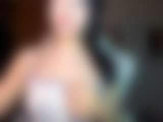 Live cam show with EssieWalliser - New Young Adult on Camsoda