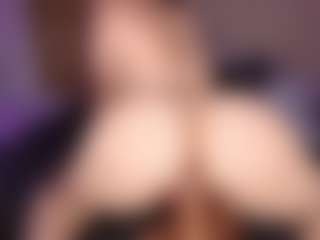 Live cam show with Kiara-Lopez - Tease MILF on Camsoda