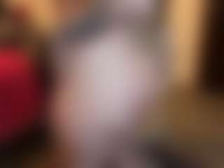 Live cam show with RoyalqueenB69 - Spank on TeamSkeetLive