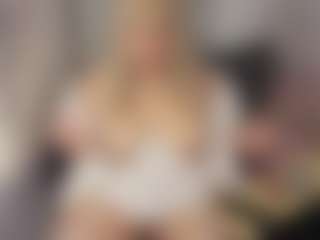 miabloom01's Live Sex Cam Show