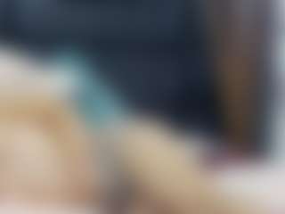 Live cam show with LarisaVeylora - Handjob on livesexfox.com