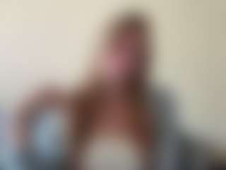 Live cam show with Elise - Curvy Middle Aged on Camsoda