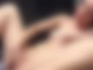 Live cam show with DelindaTua - Shaved Pussy MILF on Camsoda